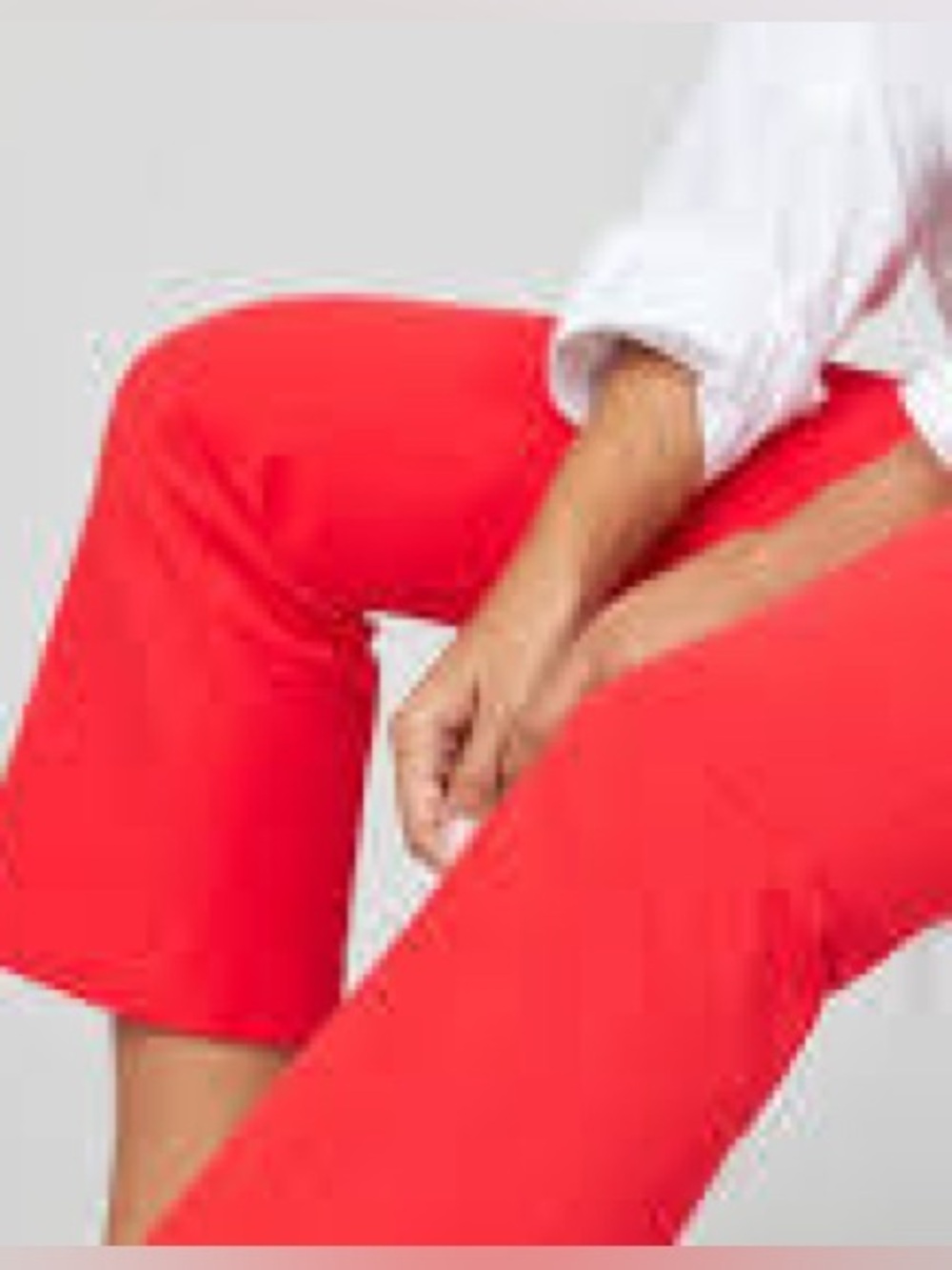 Spanx Vibrant Red Pull on Kick Flare crop pants. Size M